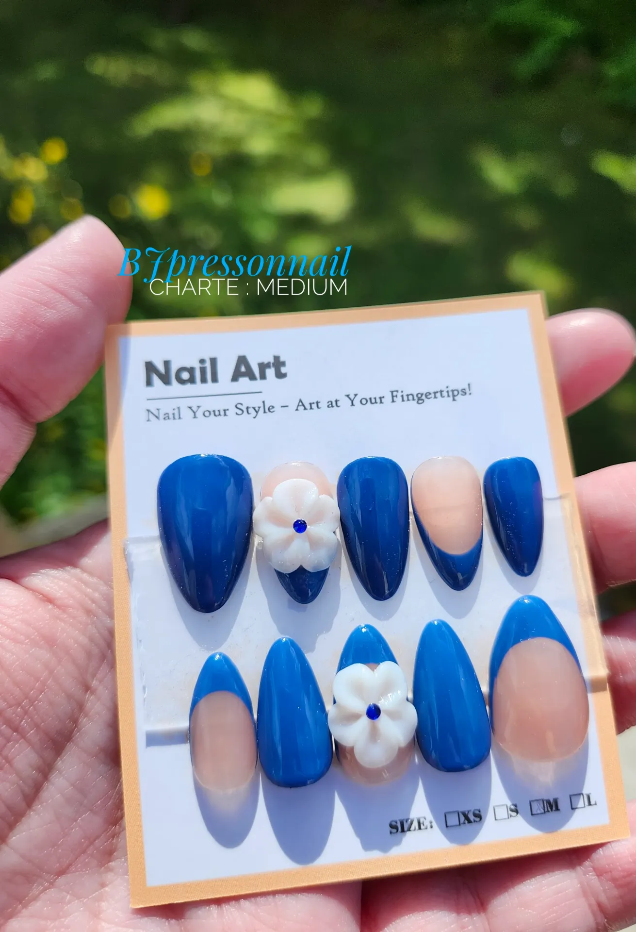 Press-on « Bleu roi fleuri »